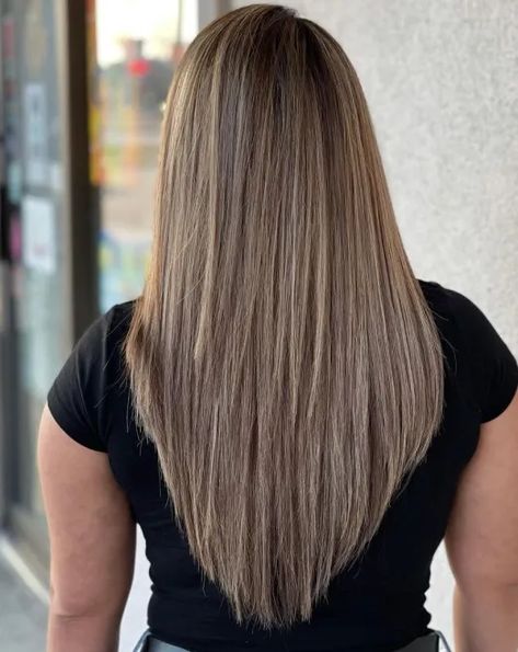 Quirky V Shape Cut for Straight Hair Effortless Bob, Haircut Summer, V Cut Hair, V Shaped Haircut, V Shape Hair, Summer Haircut, Hair Cuts 2017, V Hair, Hair Trim