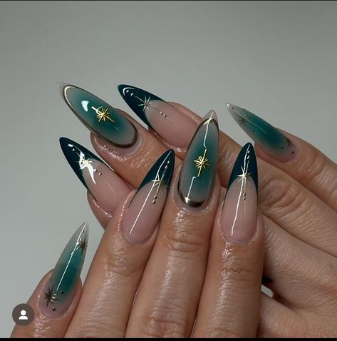 Star Pattern Design, French Press On Nails, Emerald Nails, Medium Almond, Nagel Tips, Seni 3d, Almond Acrylic Nails, Nagel Inspo, Cat Kuku