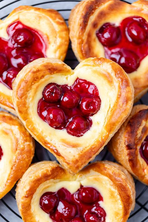 Fruit And Puff Pastry, Food With Puff Pastry, Cherry Cheesecake Danish, Snack Ideas For Party Finger Foods, Filled Puff Pastry Recipes, Raspberry Cheese Danish, Puff Pastry Danish Shapes, Cherry Pie Tarts, Puff Pastry Cream Cheese Fruit Tarts