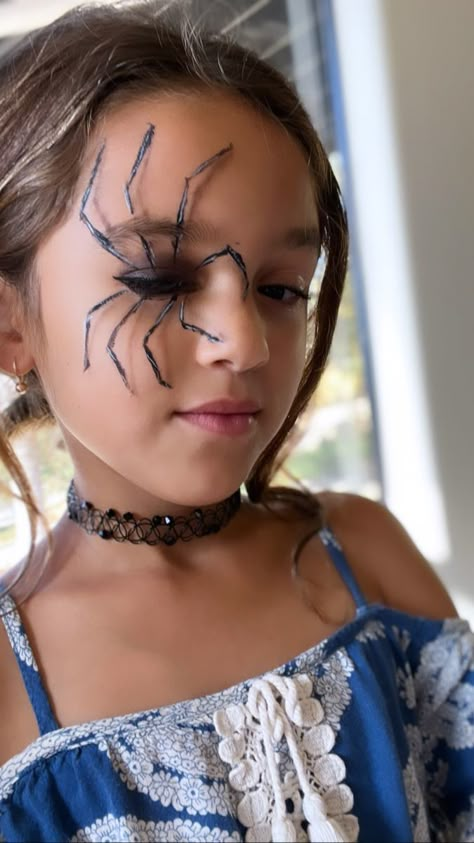 3d spider makeup for Halloween Simple Kids Halloween Makeup, 3d Spider Makeup, Easy Kids Halloween Makeup, Spider Makeup Halloween Easy, Halloween Hair Kids, Easy Halloween Makeup For Kids, Spider Web Face Paint, Halloween Kids Makeup, Spider Witch Makeup