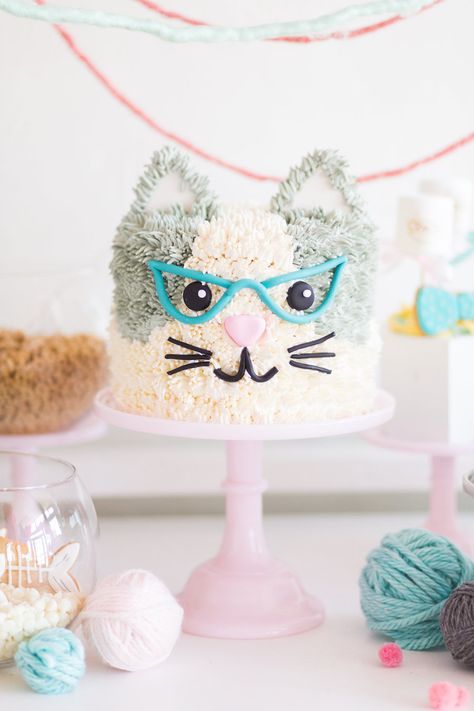 Cat birthday cake | Girl Party Ideas | Kids parties | Cat Themed 2nd Birthday PAW-ty - Perfete #party #desserts #kidsbirthdayparty #cake #cakes Kitten Birthday Party, Cat Themed Parties, Birthday Cake For Cat, Cat Themed Birthday Party, Kitten Party, Second Birthday Party, Kitten Birthday, Cupcakes Decorados, Cat Birthday Party