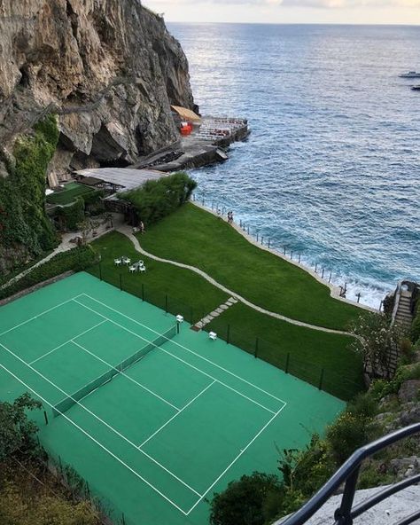 Mode Tennis, Tennis Pictures, Tennis Aesthetic, San Pietro, Friend Photoshoot, Foto Inspiration, Travel Inspo, Positano, Pretty Places