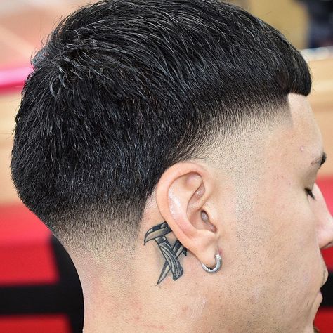 Taper Fade Pelo Corto, Buzz Cut Taper Fade, Taper Fade Alto, High Taper Fade Haircut, Men Short Hair Fade, High Taper Fade, Curly Taper Fade, Very Short Hair Men, Boys Fade Haircut