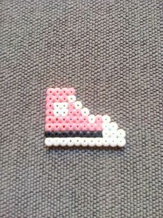 Perler Bead Shoe Pattern, Perler Beads Shoes, Aesthetic Melty Beads, Perler Beads Ideas Sanrio, Diy Perler Beads Patterns, Hamer Beads Ideas, Melting Beads Ideas Aesthetic, Small Hama Beads, Cute Pearler Bead Designs