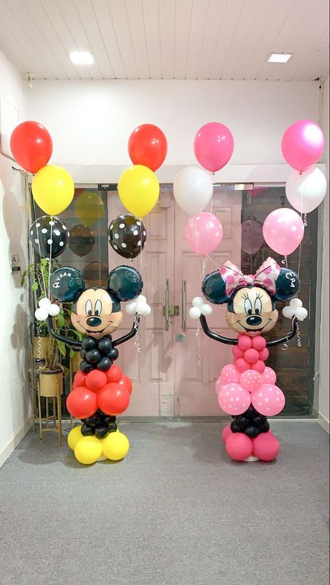 Mickey And Minnie Balloons, Disney Balloon Arch, Mickey Mouse Balloon Decor, Minnie Mouse Candy Table, Γενέθλια Mickey Mouse, Minnie Mouse Birthday Theme, Mickey Mouse Birthday Decorations, Mickey First Birthday, Minnie Mouse Balloons