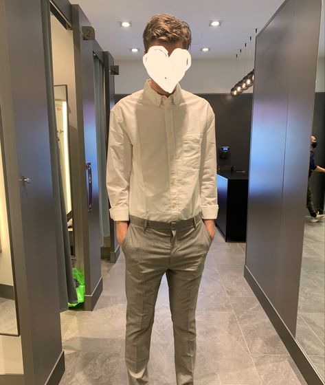 The perfect look for tall / skinny men who want a more sophisticated yet casual look! White button up with partially rolled sleeves are always a vibe and are perfect for weddings or other formal events 😍 Let me know what you think! Guy Outfits, Mens Slacks, Grey Slacks, Formal Mens Fashion, Tan Guys, White Button Up, Rolled Sleeves, Formal Style, Grey Pants