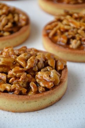 Walnut Pies, Caramel Tartlets, Butter Caramel, Sweet Pie, Fancy Desserts, Fun Easy Recipes, Sweet Tarts, Tart Recipes, Pastry Recipes