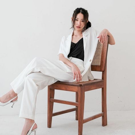 Sitting Sideways In Chair Pose, Fancy Sitting Poses, Person Sitting Side View Reference, Siting Pose Female On Chair, Leaning In Chair Pose, Lounging In Chair Pose, Power Poses For Women Sitting, Lounging On Couch Pose, Lazy Sitting Pose