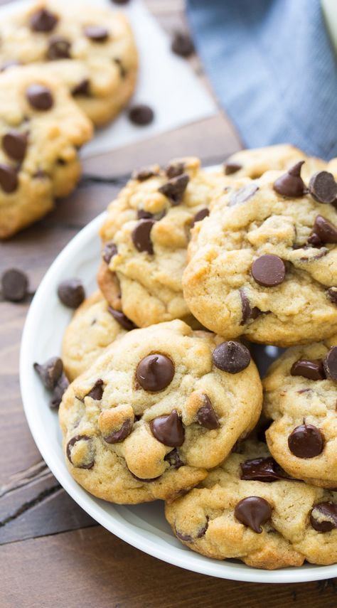 This is our best soft and chewy chocolate chip cookies recipe! You can make these easy chocolate chip cookies with no dough chilling, or chill the dough if you have time. Plus, tips for what makes cookies soft and chewy, and how to keep cookies soft after baking them. #cookies #chocolatechip #chocolatechipcookies #baking Soft Chocolate Chip Cookies Recipe, Soft Chewy Chocolate Chip Cookies, Chewy Chocolate Chip Cookies Recipe, Simple Chocolate Chip Cookie Recipe, Mini Hamburgers, Best Chocolate Chip Cookies Recipe, Make Chocolate Chip Cookies, Homemade Chocolate Chips, Homemade Chocolate Chip Cookies