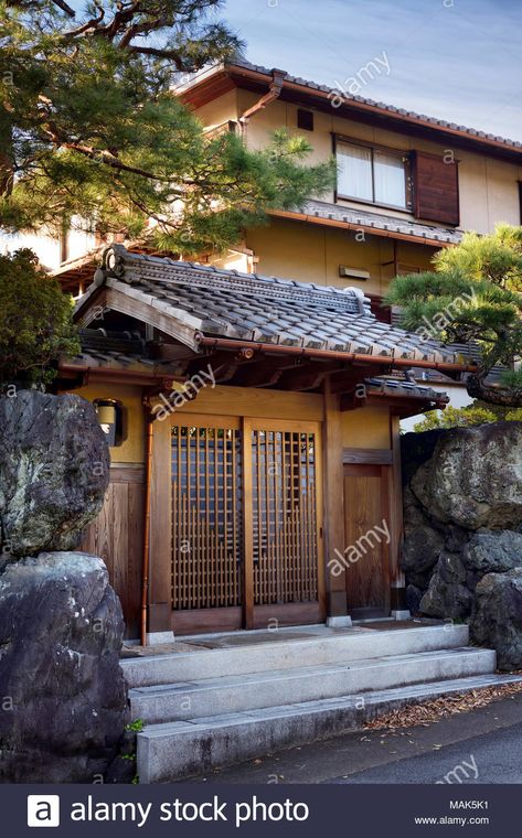 Japanese Courtyard House Plans, Japanese Exterior House, Japan House Exterior, Traditional Japanese House Plans, Japanese House Modern, Japanese Courtyard House, Japanese House Exterior, Japanese Exterior, Japan House Design