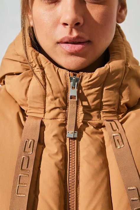 Stratosphere Down Filled Slouchy Puffer Jacket - XLarge / Dark Caramel Fashion Sketches Men, Dark Caramel, Simple Fall Outfits, Diy Vetement, Ski Fashion, Woven Jacket, Jacket Parka, The Fashion Industry, Oversized Silhouette