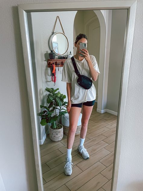 Biker Short Outfits Summer Casual, Oversized Tee And Shorts Outfit, Casual Walking Outfit Summer, Bike Shorts And Oversized Tee, Cycling Shorts Outfit Summer, Casual Errands Outfit Summer, Walk Outfit Summer, Biker Shorts Outfit Casual, Cute Sets Outfits