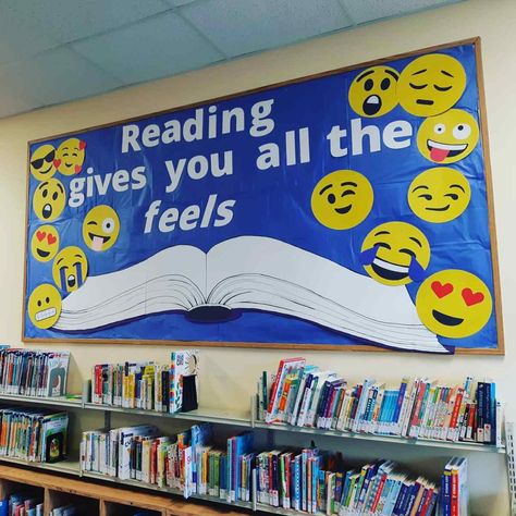 Winter Reading Bulletin Board Ideas, School Library Book Displays, Trendy Classroom, Book Bulletin Board, School Library Bulletin Boards, School Library Decor, Reading Display, School Library Displays, Library Bulletin Board