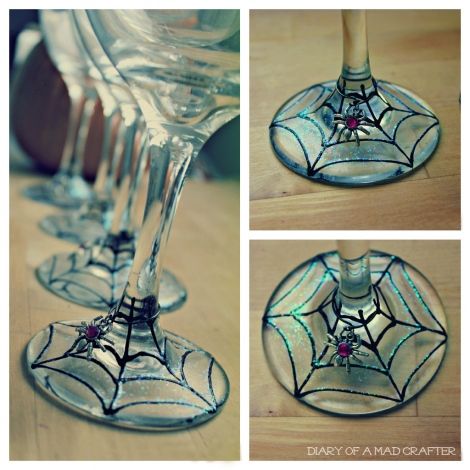 DIY painted spiderweb wine glasses! Dollar store glasses, glass paint with spider charms Halloween Wine Glasses, Creative Halloween Decorations, Hallowen Ideas, Diy Wine Glasses, Dollar Store Diy Projects, Halloween Wine, Wine Glass Crafts, Creation Art, Diy Halloween Projects