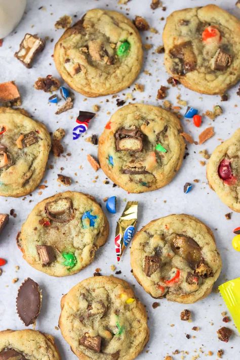 chewy candy cookies on the counter. Halloween Candy Cookies, Cookies Candy Cane, Good Desserts, Candy Cookies Recipes, Snickers Cookies, Butterfinger Cookies, Corn Cookies, Great Snacks, Candy Bar Cookies