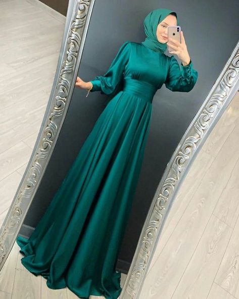 Muslim Prom Dress, Elegant Silk Dresses, Islamic Fashion Dresses, Hijab Dress Party, Stile Hijab, Long Green Dress, Soiree Dress, Modest Fashion Hijab, Gowns Dresses Elegant