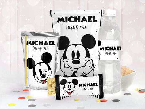 Mickey Party Favors, Mickey Mouse Party Favors, Mickey Mouse Themed Birthday Party, Baby Birthday Themes, Bottle Wrappers, Mickey Party, Mickey Mouse Party, Baby 1st Birthday, Chip Bags