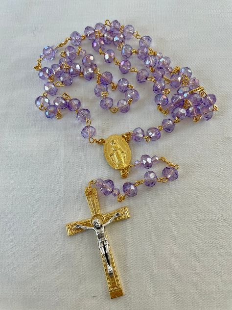 Rosary Wallpaper, Purple Rosary, Turin Shroud, Bday Wishlist, Gold Rosary, Praying The Rosary, Gold Eyes, Rosary Catholic, Rosary Beads