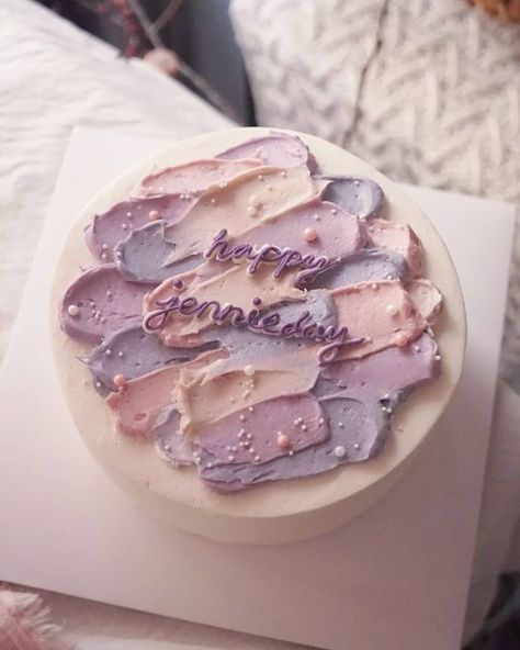 Lunchbox Cake Decoration, Birthday Lunchbox Cake, Lunchbox Cake Ideas, Korean Cake Ideas, Minimalistic Cakes, Minimalist Cakes, Lunchbox Cake, Minimalist Cake, Aesthetic Cake