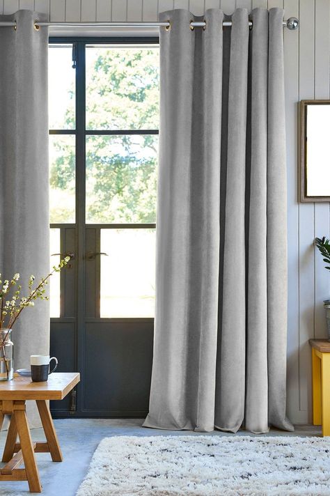 Velvet Curtains Living Room, Grey Velvet Curtains, Velvet Bedroom, Dining Room Curtains, Home Insulation, Velvet Drapes, Living Room Curtains, Nordic Lights, Grey Curtains