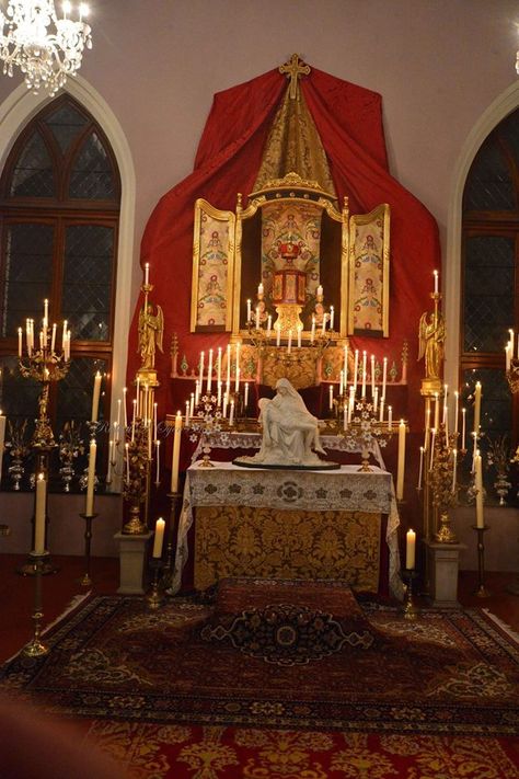 Eglise du Couvent Sainte Anne Boitsfort   Jeudi Saint - adoration du Saint Sacrement Catholic Church, Fireplace, Home Decor