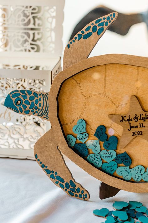 Nautical Guest Book Ideas, Aquarium Wedding Centerpieces, Sea Turtle Wedding Cake, Wedding Ideas Sea, Sea Turtle Wedding Theme, Cute Beach Wedding Ideas, Ocean Wedding Theme Decoration, Coastal Wedding Ideas Decor, Sea Theme Wedding Decorations