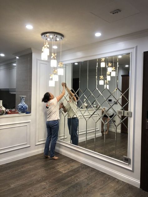 Mirror Wall Design, Mirror Decor Living Room, Decoration Bathroom, Bedroom Interior Design Luxury, Bottle Craft, Mirror Design Wall, Casa Vintage, Hall Decor, Apartment Bathroom