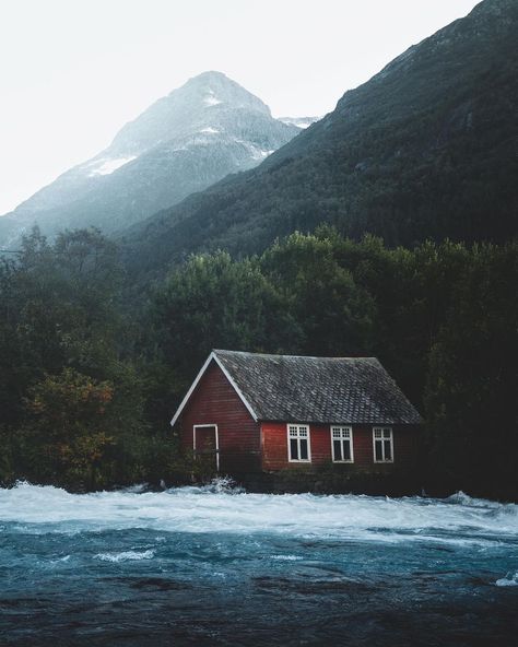 credits to instagram @/kuhrmarvin follow him for more travel photos! Norway Cabin, Nature Tourism, Lost In Life, Fairytale House, Misty Mountain, Cottage By The Sea, Amazing Places On Earth, House Exteriors, Oil Pastels