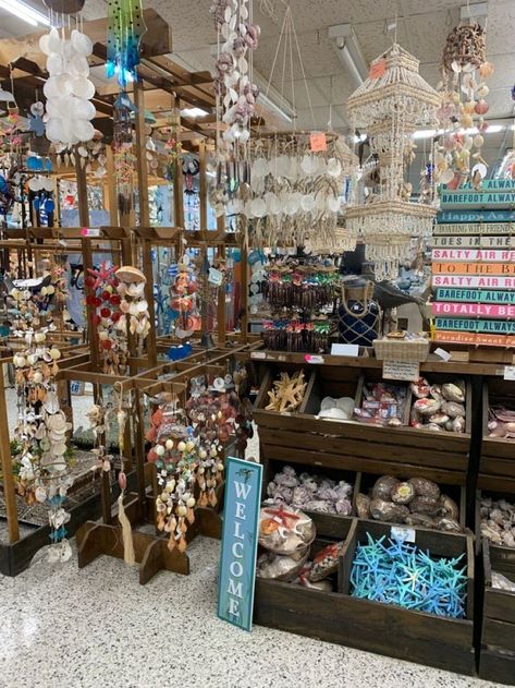 Beach Accessories Store, Beach Town Shops, Beach Shopping Aesthetic, Beach Stores Aesthetic, Beach Store Aesthetic, Beach Gift Shop, Beach Shop Aesthetic, Beach Shop Design, Beach Souvenir Shop