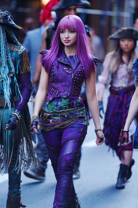 Mal Descendants 2, Mal Descendants, Descendants 2, Dove Cameron, Descendants, Purple Hair, A Woman, Walking, Purple