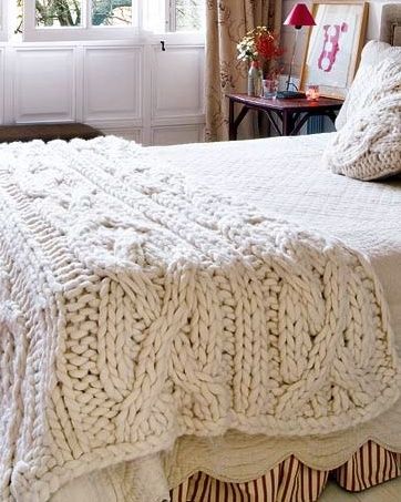 Big chunky cableknit throw. I want one for this winter. Hantverk Diy, Cable Knit Blankets, Cable Knit Throw, Chunky Blanket, Blanket Knitting Patterns, Knitted Throws, Knitted Blankets, My New Room, Blanket Pattern