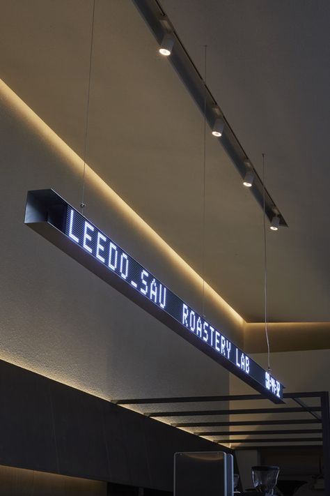 Gallery of LEEDO SAU Coffee / ATMOROUND - 39 Led Signage, Wayfinding Signage, Retail Interior, Space Architecture, Environmental Graphics, Signage Design, Digital Signage, Pop Up Store, Shop Interior