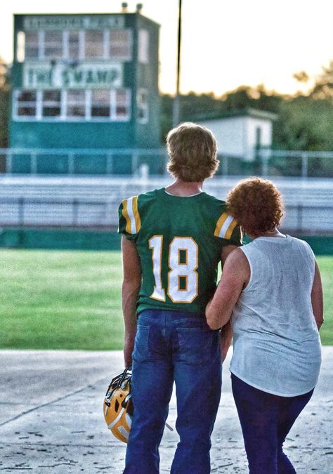 Mother And Son Baseball Pictures, Football Players And Mom Pictures, Football Pictures With Mom, Senior Football Players And Moms, Mom And Senior Football Pictures, Senior Picture Ideas For Guys With Mom, Senior Football Game Ideas, Football Mom Pictures, Senior Baseball Picture Ideas With Mom