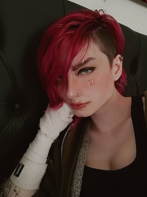 ╲╱ ⌶ on Twitter: "come here, Cupcake 🧁❤️… " Vi Arcane Cosplay, Arcane Cosplay, Vi Cosplay, Goth Egirl, Arcane Vi, Vi Arcane, Love U So Much, Come Here, Funny Fun Facts