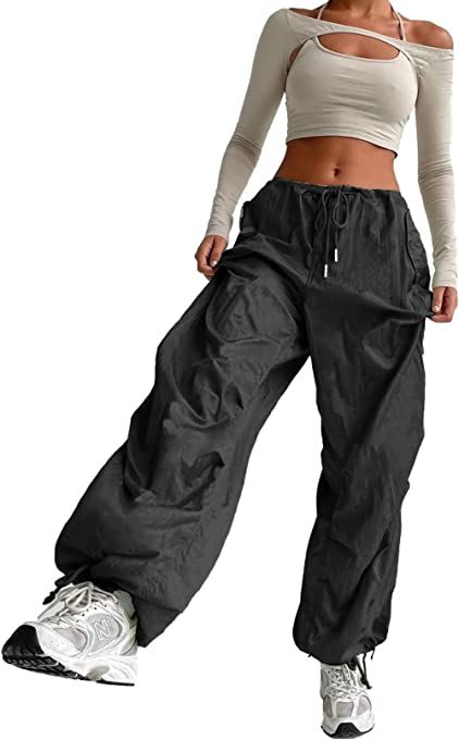 Parachute Pants Outfit, Celana Kargo, Baddie Outfit, Cargo Pants Outfit, Baggy Clothes, Mode Kpop, Baggy Pants, Swaggy Outfits, Cargo Pants Women