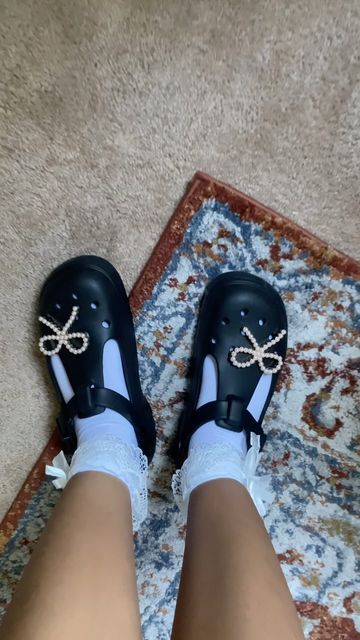 Rheanna ʚ❤︎ɞ on Instagram: "Mary Jane shoes but has in crocs 🤔💭🖤 
The socks just makes them more cuter found a 3 pack on @amazon 
Everything is link in my LTK in bio 🔗

#grwm #outfitinspo #outfitideas #outfitinspiration #ootd #ootdfash #hsstyle #outfitoftheday #streetwear #autumnoutfits #autumnfits #fallshoestrends #autumnootd #maryjane #crocs

Crocs, maryjaneshoes, bow croc charm, ruffle socks, black crocs, fall shoes," Crocs Outfit Fall, Mary Jane Crocs, Crocs Mary Jane, Crocs Outfit, White Crocs, Black Crocs, Ruffle Socks, Crocs Jibbitz, Ruffled Socks