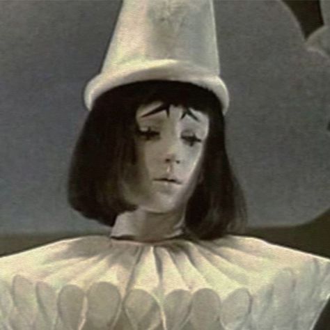 Eileen Kelly on Instagram: “🃏💔 Sweet, lovesick #Pierrot - Adventures of Buratino (1976) #sovietfilm” Halloween Costumes Aesthetic Girl, Halloween Costumes Aesthetic, Aesthetic Girl, Halloween, White, Black