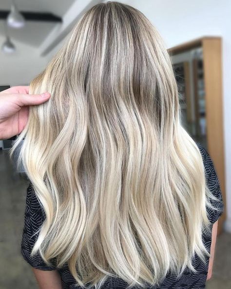 Beach waves and highlights Root Shadow, Australian Summer, Balayage Blond, Highlights Balayage, Hair Blond, Blonde Hair Looks, Hair Color And Cut, Good Hair Day, Hair Envy