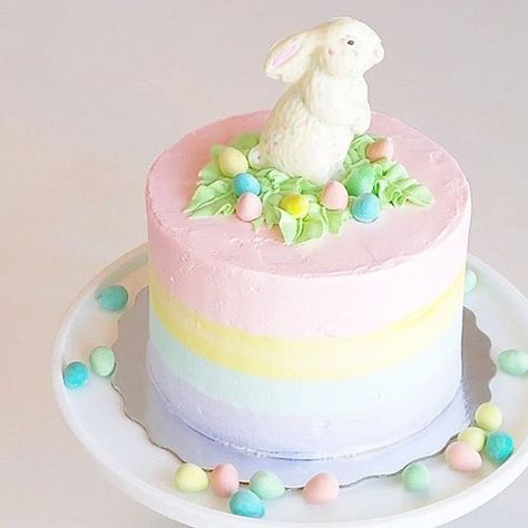 Simple Easter Cake Ideas, Small Easter Cakes, Elegant Easter Cake, Easter Cakes Decorating, Easter Cake Ideas Creative, Easter Buttercream Cake, Cute Easter Cakes, Simple Easter Cake, Easter Cakes Ideas