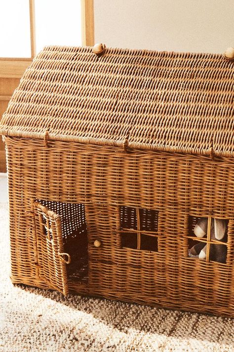 CHILDREN’S LARGE HOUSE BASKET - Light beige | ZARA United States Vintage Toddler Rooms, Vintage Playroom, Kids Christmas List, Living Room Baskets, Wicker House, Vintage Kids Room, Baby Playroom, Rattan Storage, Toy Storage Baskets