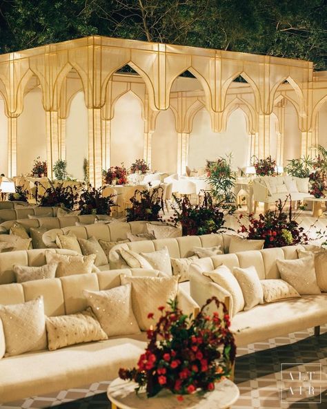 Bored With Typical Coloured Decor? Then These White-Themed Decor Ideas Are Perfect For You! | WeddingBazaar Moody Colour Palette, Ambience Decor, Royal Wedding Themes, Royal Indian Wedding, Blush Decor, Cocktail Decoration, Dream Wedding Decorations, Mandap Decor, Gold Color Palettes