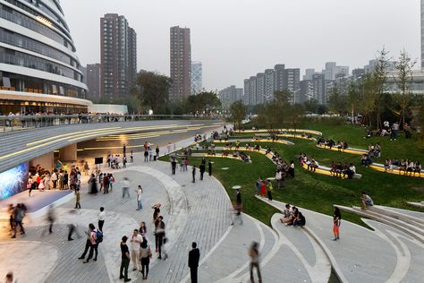 Public plaza of the Galaxy SoHo designed by Zaha Hadid Architects and EcoLand Design Group in Beijing Galaxy Soho, Landscape Plaza, Mall Ideas, Public Plaza, Villa Architecture, Landscape Stairs, Plaza Design, مركز ثقافي, Urban Landscape Design