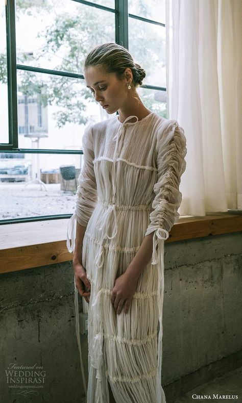 Quilted Wedding Dress, Long Sleeve Pleated Wedding Dress, Cool Wedding Dresses, Textured Wedding Dress, Wedding Dress Pleated, Pleated Wedding Dress, Chana Marelus, 2024 Wedding Dresses, Wedding Inspirasi