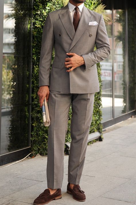 Make an entrance with our Grey Double-Breasted Suit 2-Piece. Crafted for the modern gentleman, this ensemble, complete with a 4-button blazer, peak lapels, and functioning buttoned cuffs, embodies a perfect blend of classic elegance and contemporary style, ensuring you stand out with confidence and flair at any formal event. #greysuit #formalstyle #suits #mensfashion #specialoccasion #sophisticatedstyle #formalattire #dapper #doublebreasted #formaloutfit Double Breasted Suit Groom, Grey Double Breasted Suit Men, Mens Dress Shoes Guide, Double Breasted Suit Men, Shoes Guide, Grey Suit Men, Suit Styles, Double Breasted Tuxedo, Suit Stores