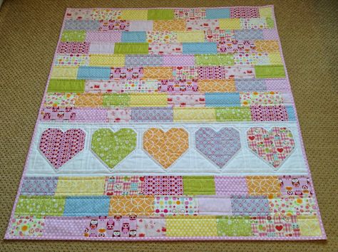 Baby Quilts Easy, Baby Quilt Patterns Easy, Kid Quilts Patterns, Girl Quilts Patterns, Charm Pack Quilt Patterns, Baby Quilt Tutorials, Girl Quilts, Sew Projects, Quilting Designs Patterns