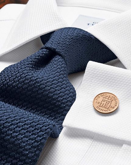 Ties That Go With Navy Suit, Tie Designs Men, Cravat Tie, Dark Blue Suit, Herringbone Suit, Mens Smart Casual Outfits, Formal Tie, Slim Fit Mens Shirts, Wedding Shirt