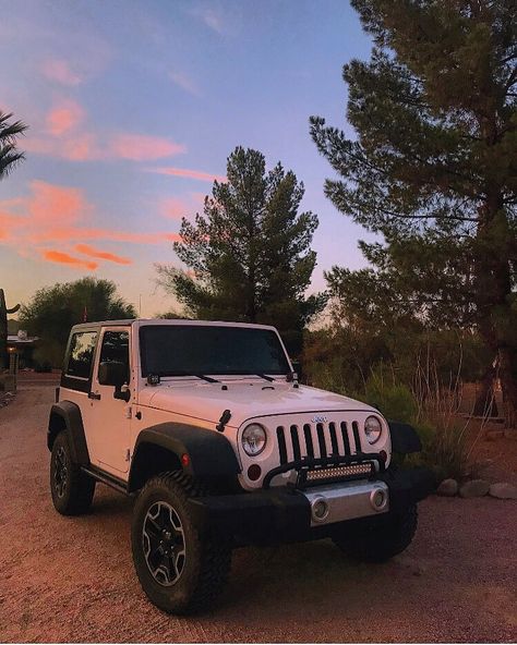 White Jeep Astethic, Jeep Wrangler Astethic, White Jeep Aesthetic Interior, Jeep Asthetic Picture, Beach Jeep Wrangler, Jeep Rubicon Aesthetic, Jeeps White, Jeep Astethic, White Jeep Aesthetic