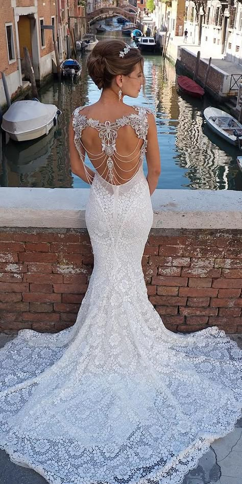 30 Vintage Wedding Dresses You Will Fall In Love Ballroom Prom, Gatsby Wedding Dress, Trumpet Wedding Dress, Amazing Wedding Dress, Gatsby Wedding, White Wedding Dress, Vintage Wedding Dresses, Wedding Dresses Romantic, Vintage Gowns