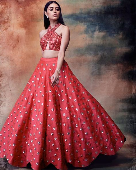 Aashni + Co on Instagram: “@vvanivats’s lehengas will turn every bridesmaid into the belle of the ball. Shop now on www.aashniandco.com // Email us on…” Vani Vats, Strapless Blouse, Marriage Function, Simple Lehenga, Lehnga Dress, Lengha Choli, Crop Top Skirt Set, Gaun Fashion, Lehenga Skirt