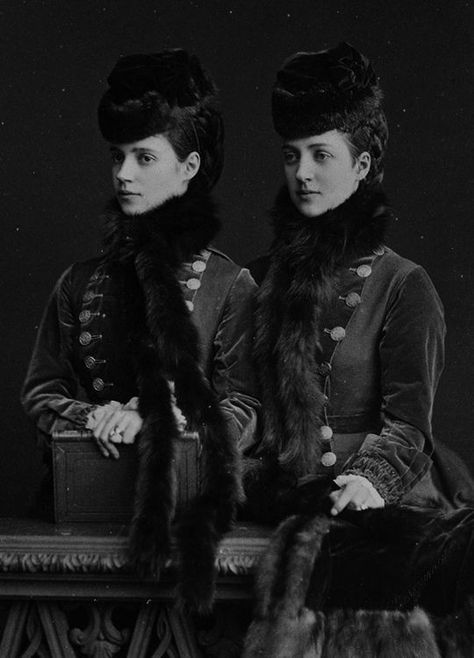 WikiVictorian on Twitter: "Tsarevna Maria Feodorovna and her sister Alexandra, Princess of Wales. Photographed in 1874.… " Dagmar Of Denmark, Mode Russe, Princesa Margaret, Prins Albert, Alexandra Of Denmark, Maria Feodorovna, Ballet Russe, Queen Alexandra, King George V